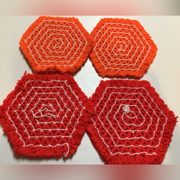 VINTAGE HAND CROCHET DOILIES ORANGE RED MADE IN 1970s ORIG OWNER NEVER USED - Picture 2 of 2
